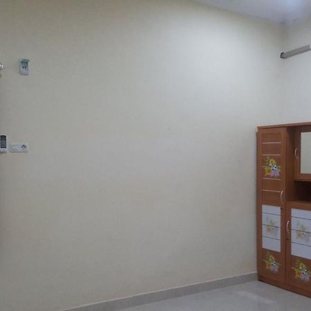 Penginapan Aisya Toa Daeng Makassar Esterno foto